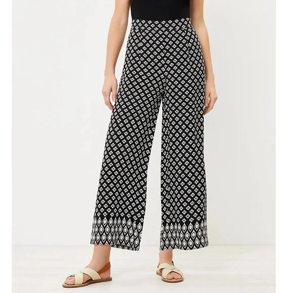 LOFT Wide Leg Pants The Pull On Black White Geometric Cropped Small Petite - Picture 1 of 13